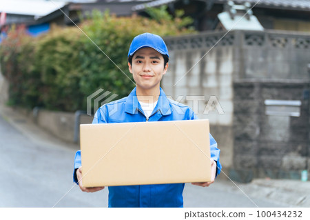 Worker with cardboard Courier delivery staff 100434232