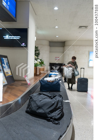 airport suitcase 100437888