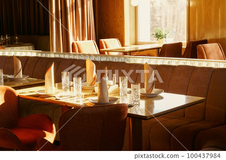 An early morning without people. Fashionable cafe interior. Deserted. An early morning without people. Fashionable cafe interior. Deserted. 100437984