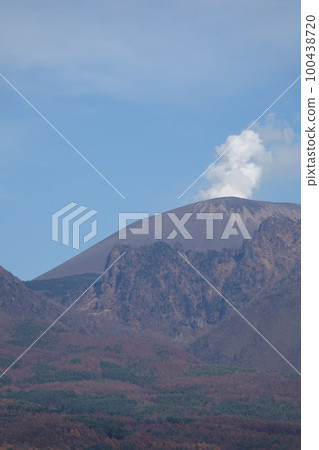 Mt. Asama, an active volcano 100438720