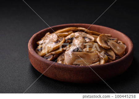 Fried or stewed champignon mushrooms in the form of slices with onions Fried or stewed champignon mushrooms in the form of slices with onions 100445258