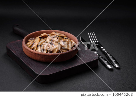 Fried or stewed champignon mushrooms in the form of slices with onions 100445268
