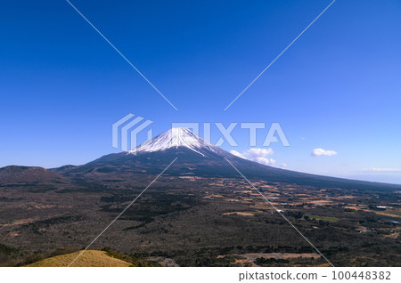 （山梨縣）龍嶽山的觀察/藍天和富士山的絕景 100448382