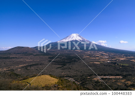 (山梨縣)龍嶽山的觀察/藍天和富士山的絕景 (山梨縣)龍嶽山的觀察/藍天和富士山的絕景 100448383