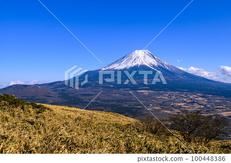 （山梨縣）龍嶽山的觀察/藍天和富士山的絕景 100448386