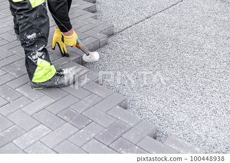 construction of a sidewalk from concrete blocks 100448938