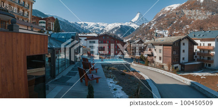 Outdoors infinity pool with an amazing view on the Zermatt Matterhorn peak. Luxury hotel concept. Infinity outdoor pool in the Alps. 100450509