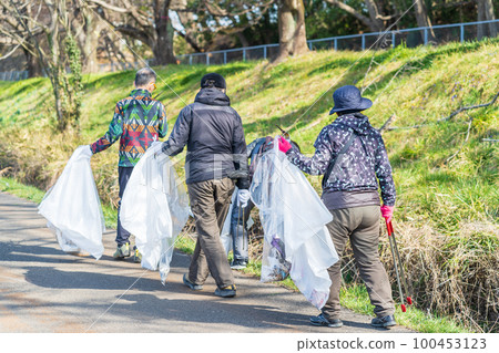 環保活動：撿垃圾的人 100453123