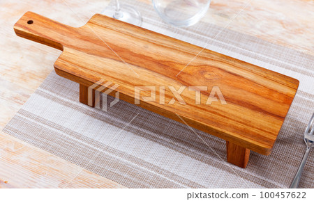 Wooden saucepan with long handle 100457622