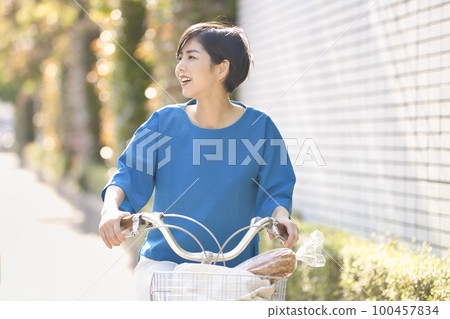 Young woman going shopping by bicycle 100457834