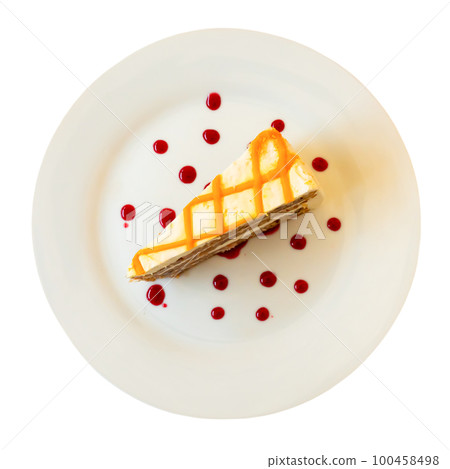 Tarta de zanahoria. Tender sweet slice of soft carrot cake with cream cheese glaze Tarta de zanahoria. Tender sweet slice of soft carrot cake with cream cheese glaze 100458498
