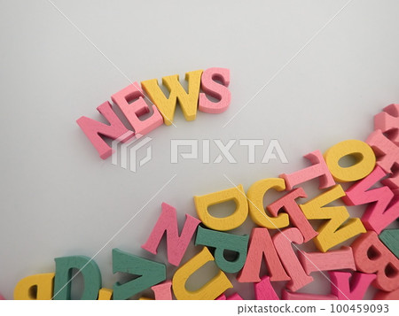 NEWS 新聞詞和許多五顏六色的字母表 100459093