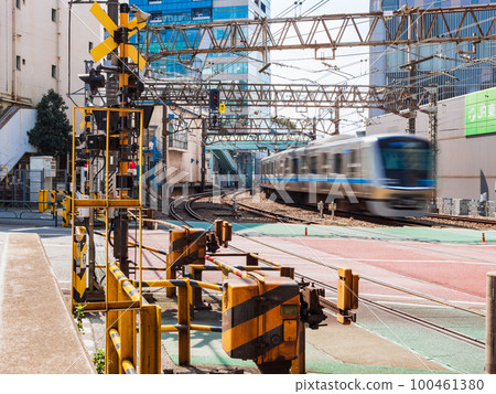鐵路道口/火車圖像新宿 鐵路道口/火車圖像新宿 100461380