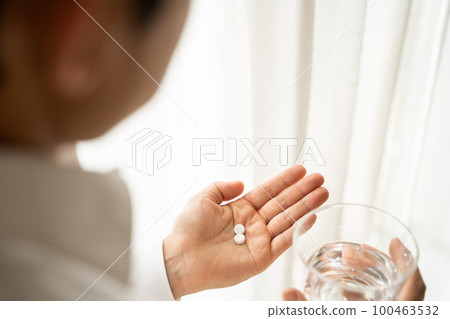 Businessman drinking medicine 100463532