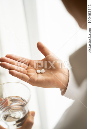 商人喝藥 100463541