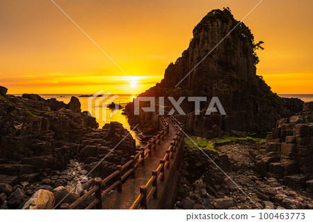 Hokoshima (evening view) 100463773
