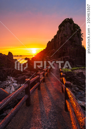 Hokoshima (evening view) 100463807