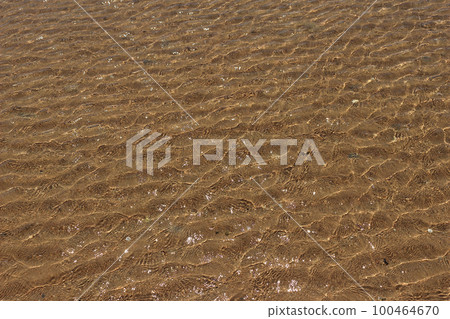 Water surface look like art on canvas. 2 100464670