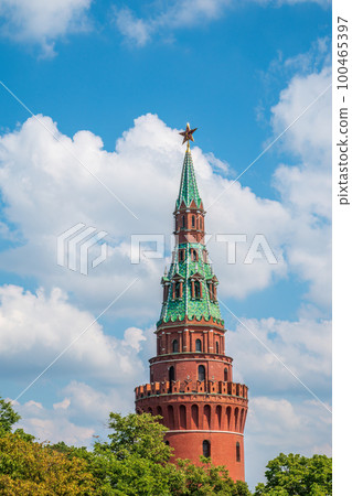 Vodovzvodnaya Tower at southwestern corner of Moscow Kremlin, overlooking Moscow River. Moscow, Russia 100465397