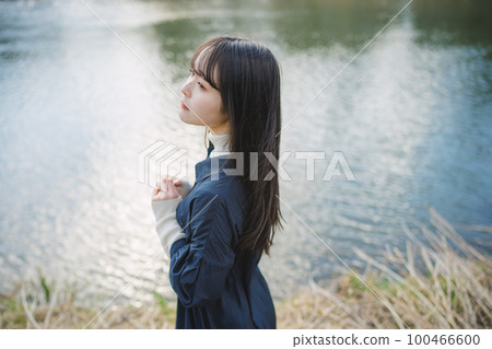 站在河邊的女孩 站在河邊的女孩 100466600