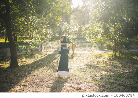 girl playing in the backlight 100466794