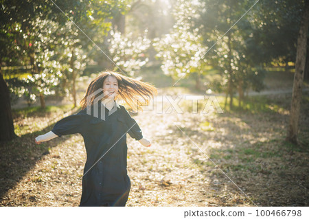 girl playing in the backlight girl playing in the backlight 100466798