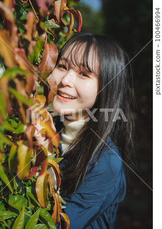 被綠色包裹的女孩 100466994