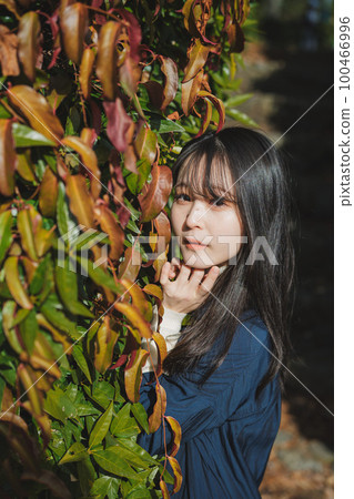 被綠色包裹的女孩 100466996