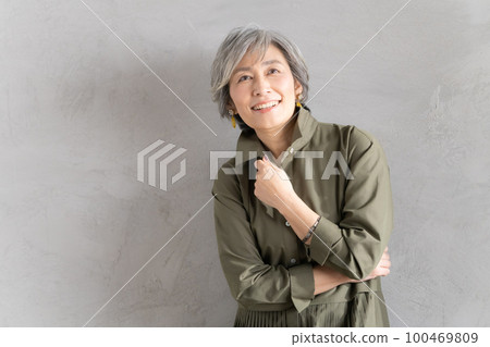 Gray hair woman portrait Gray hair woman portrait 100469809