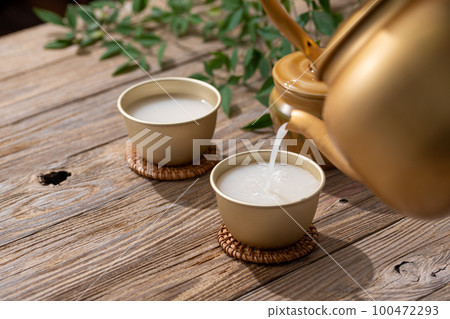 Korean traditional liquor Makgeolli Korean traditional liquor Makgeolli 100472293