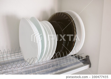 Kitchen cabinet storage idea. 100477435