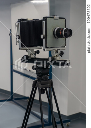 The old lens. Format camera. Cardan camera. Analog camera. Shooting on film or on paper. Retro camera. 100478802