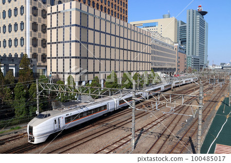 Takasaki Line Limited Express Swallow Akagi bound for Saitama Shintoshin: Series 651 train Takasaki Line Limited Express Swallow Akagi bound for Saitama Shintoshin: Series 651 train 100485017