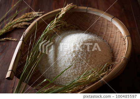 rice in colander 100485597