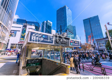 Tokyo cityscape in Japan Shibuya Station (entrance) Shibuchika. Individual decision to wear mask from 13th = March 16th 100486339