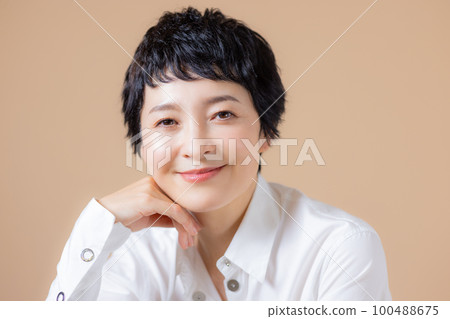 Belly short woman 100488675