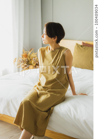 臥室裡的女人》 臥室裡的女人》 100489034