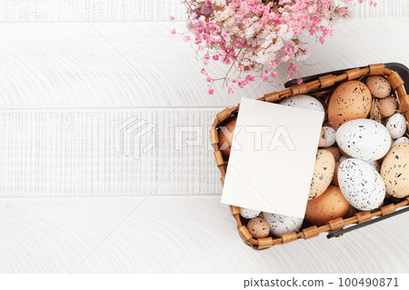 Easter greeting card with easter eggs 100490871