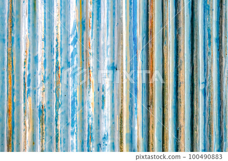 Exterior wall of galvanized steel with peeling paint Yokohama Exterior wall of galvanized steel with peeling paint Yokohama 100490883
