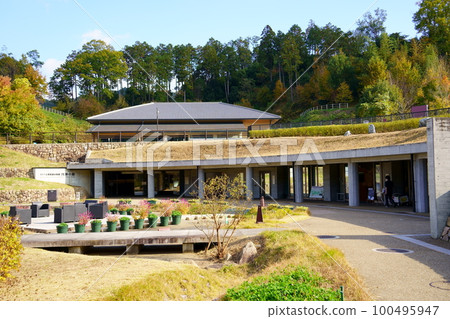 Kitora Burial Mound Mural Experience Museum “Shijin no Yakata” / Asuka Village, Nara Prefecture Kitora Burial Mound Mural Experience Museum “Shijin no Yakata” / Asuka Village, Nara Prefecture 100495947