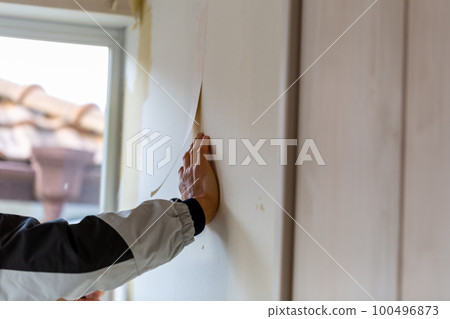 Renovation of the children's room Paste the wallpaper 100496873