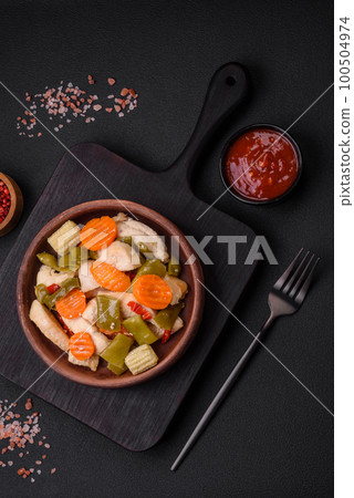 Delicious chicken slices and steamed vegetables carrots, broccoli, asparagus beans 100504974