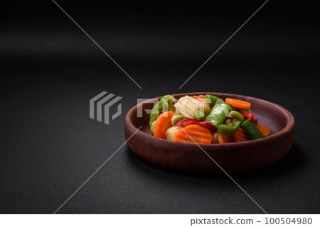 Delicious healthy vegetables steamed carrots, broccoli, asparagus beans Delicious healthy vegetables steamed carrots, broccoli, asparagus beans 100504980