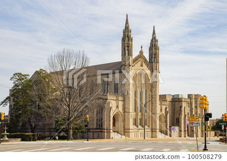 Sunny exterior view of the First Methodist Church 100508279