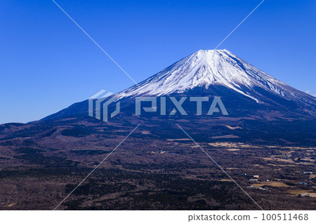 (Yamanashi Prefecture) Observation of Mt. Ryugatake / Superb view of blue sky and Mt. Fuji 100511468