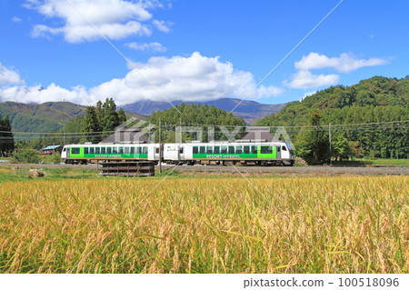 Resort View Furusato on the Oito Line at the foot of Mt. Hakuba in autumn 100518096