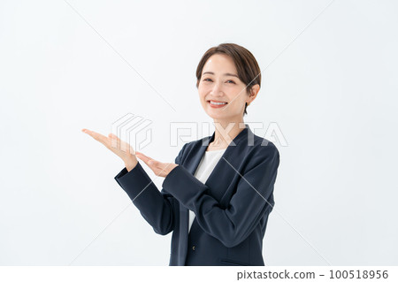 手牽手的女商人 100518956