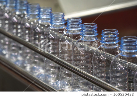 The hi-technology of drinking water manufacturing process. 100520458