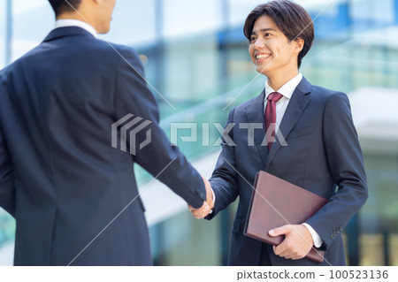 Businessman handshake Business new employee Photography cooperation "LINK FOREST" 100523136
