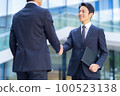 Businessman handshake Business new employee Photography cooperation "LINK FOREST" 100523138
